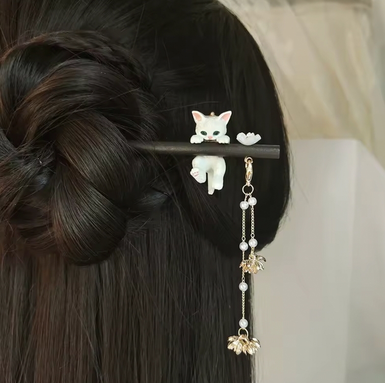 Adorable White Cat Hairpin - Cosplay Accessories