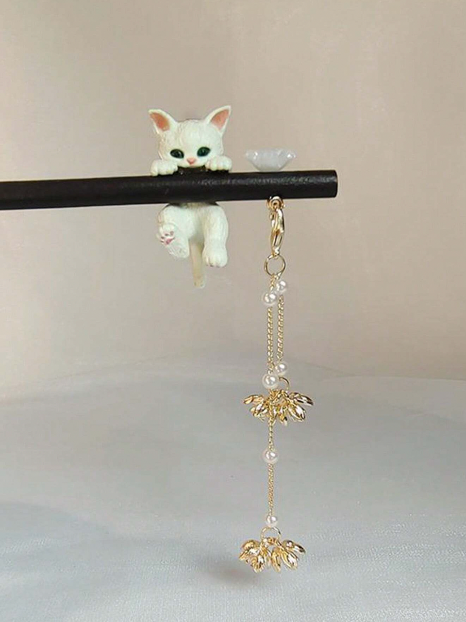 Adorable White Cat Hairpin - Cosplay Accessories