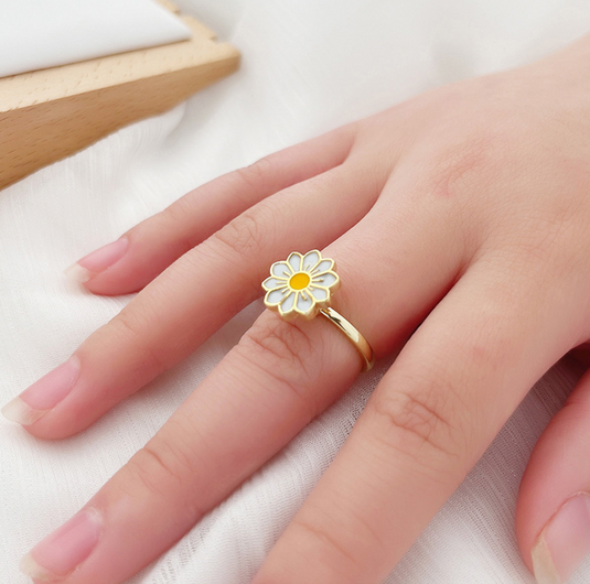 Translation missing: en.Daisy Flower Adjustable Ring for Women Anxiety Ring
