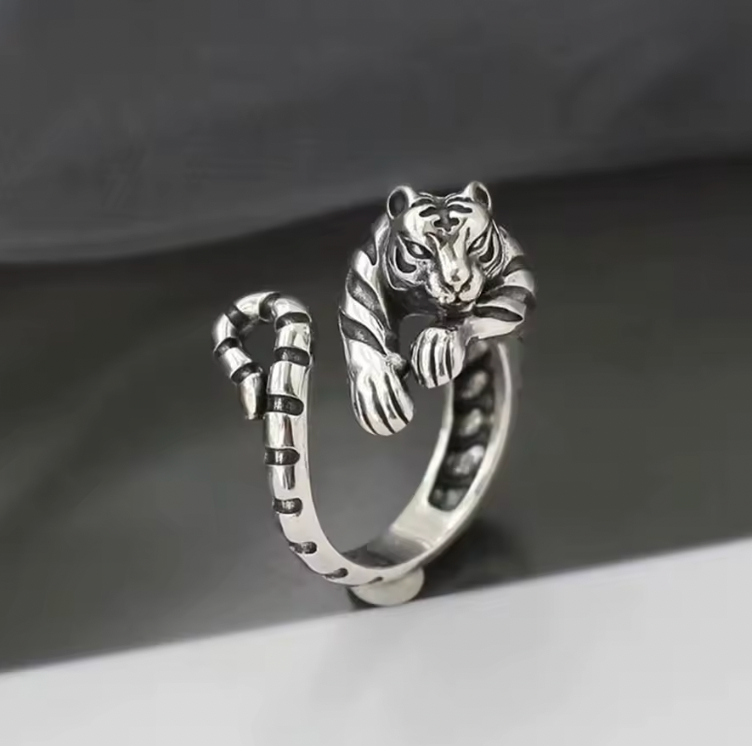 ADJUSTABLE TIGER RING