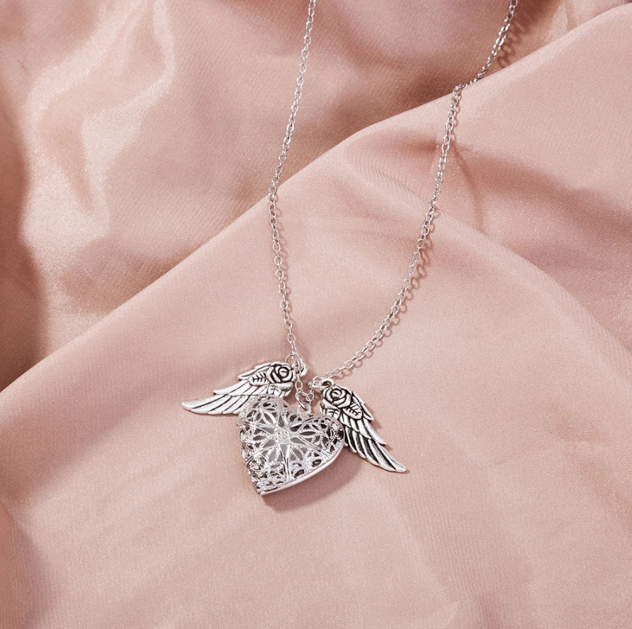 Heart Glow Necklace