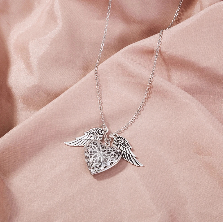Heart Glow Necklace