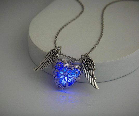Translation missing: en.Heart Glow Necklace