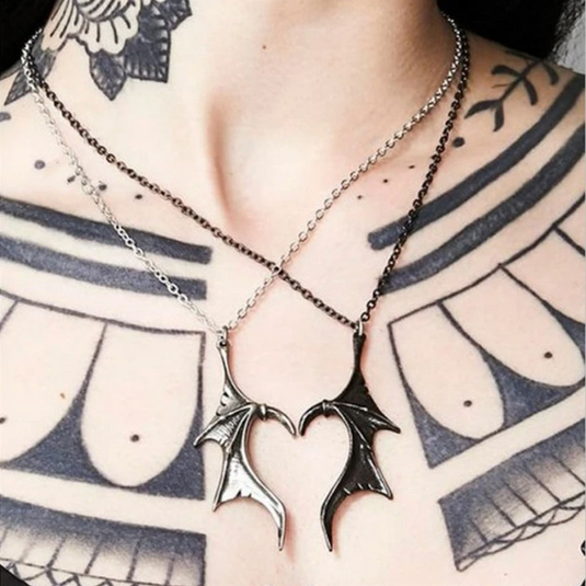 Translation missing: en.Dragons Heart Shaped Pendant Necklace Set