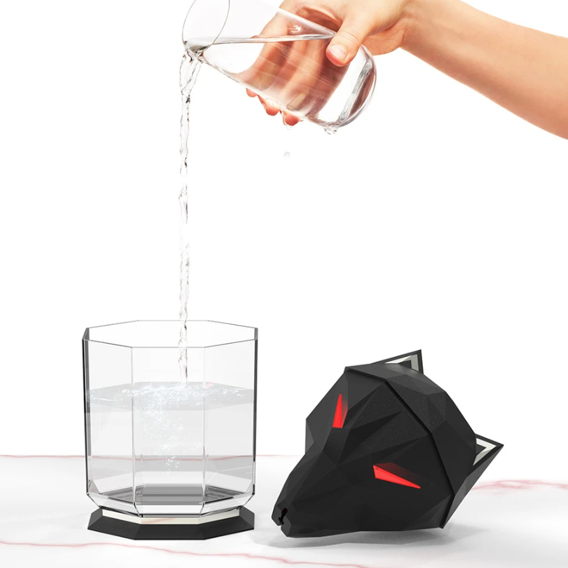 Modern Minimalistic Wolf Head Humidifier
