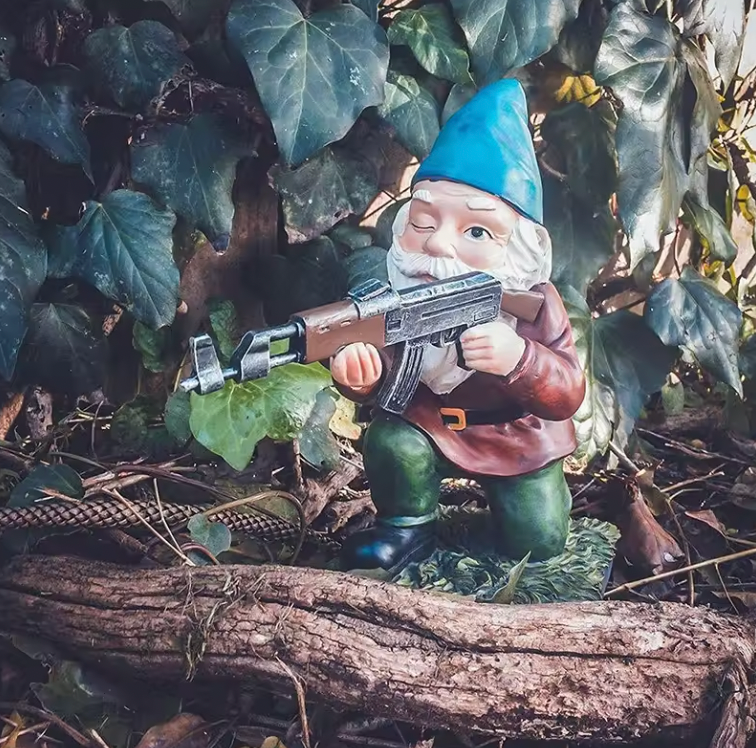 FUNNY GARDEN GNOME STATUE