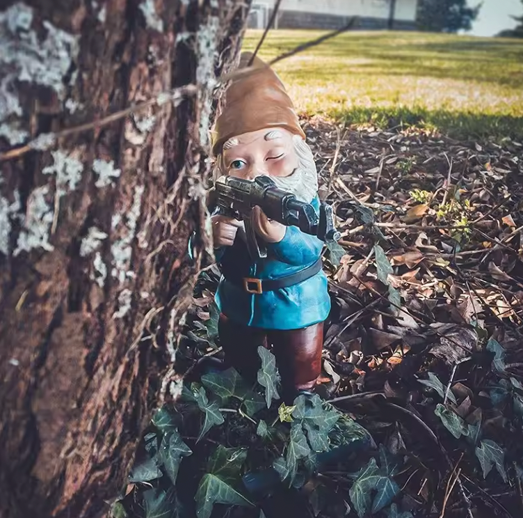 FUNNY GARDEN GNOME STATUE