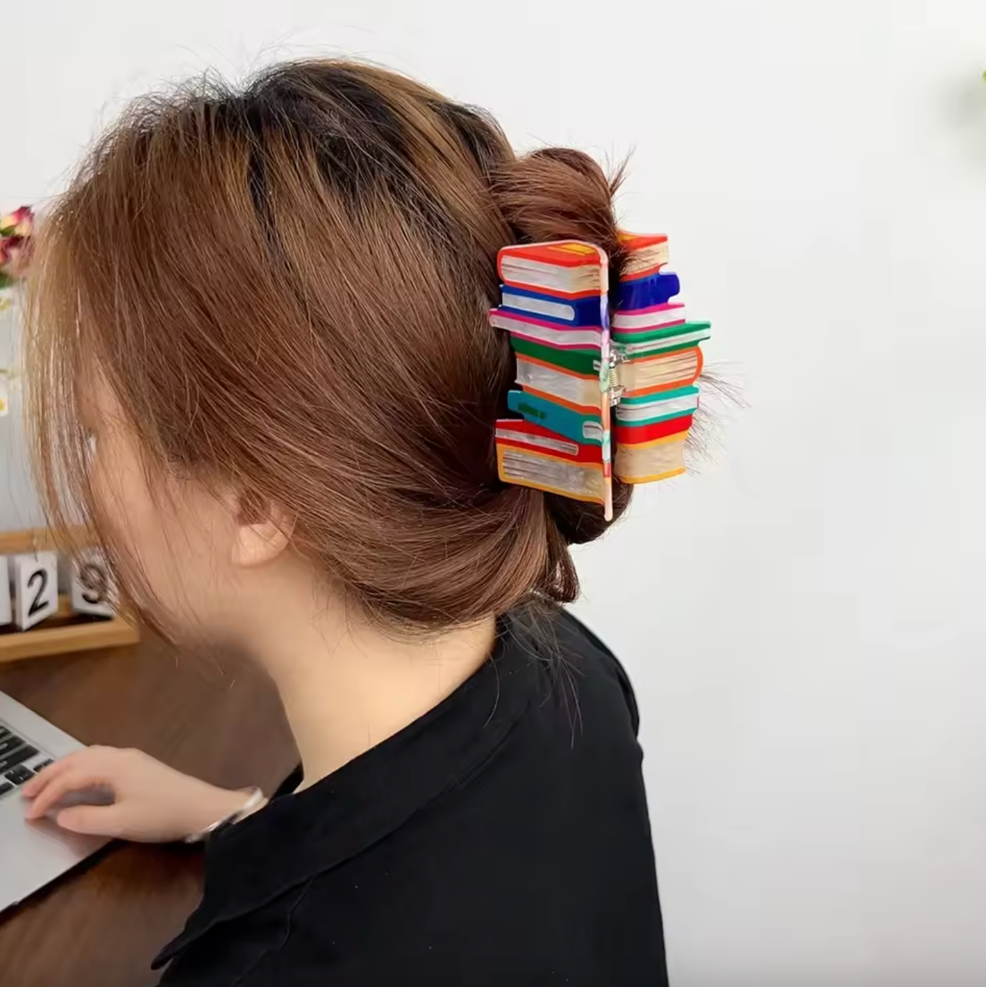 BOOK LOVER HAIR CLAW