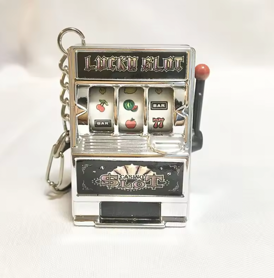 SLOTS MACHINE KEYCHAIN