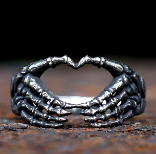 Translation missing: en.Goth Skull Love Silver Ring