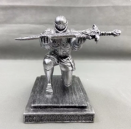 KNIGHT ARMOR PEN HOLDER