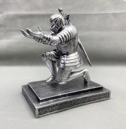 KNIGHT ARMOR PEN HOLDER