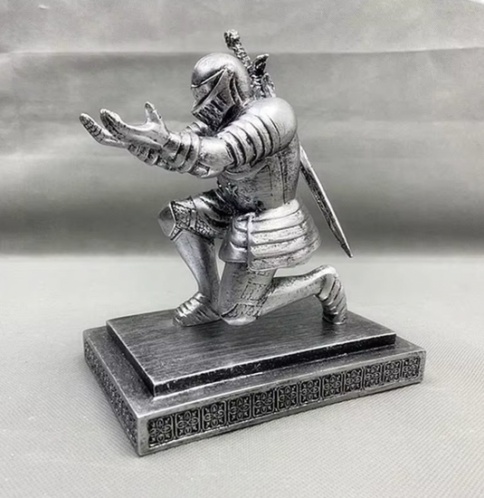 Translation missing: en.KNIGHT ARMOR PEN HOLDER